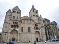 Trierer Dom mit den beiden Westportalen